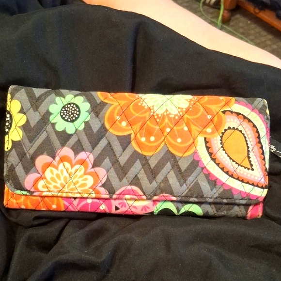 Floral Patterned Clutch - Picture 1 of 4